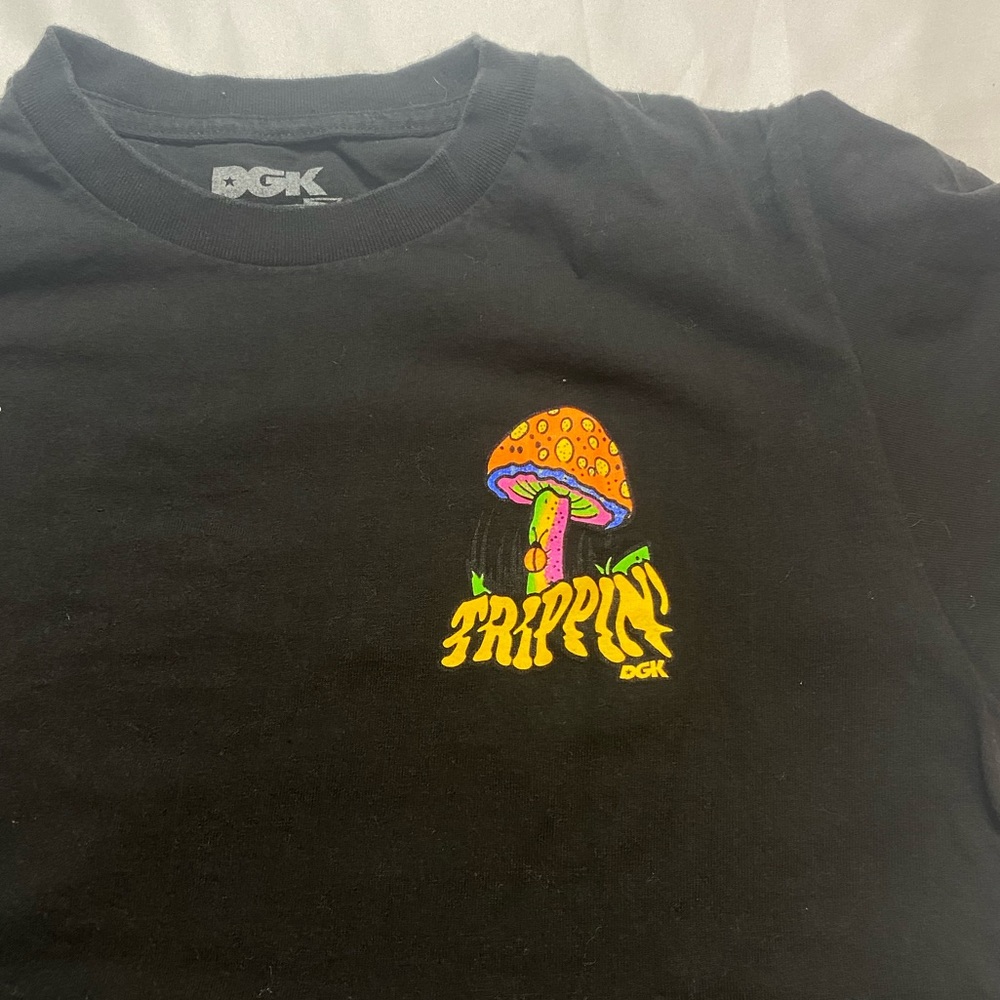 DGK skateboarding Trippin T-Shirt Trippy Mushrooms Art Colorful Tee Skate Small - Picture 4 of 4